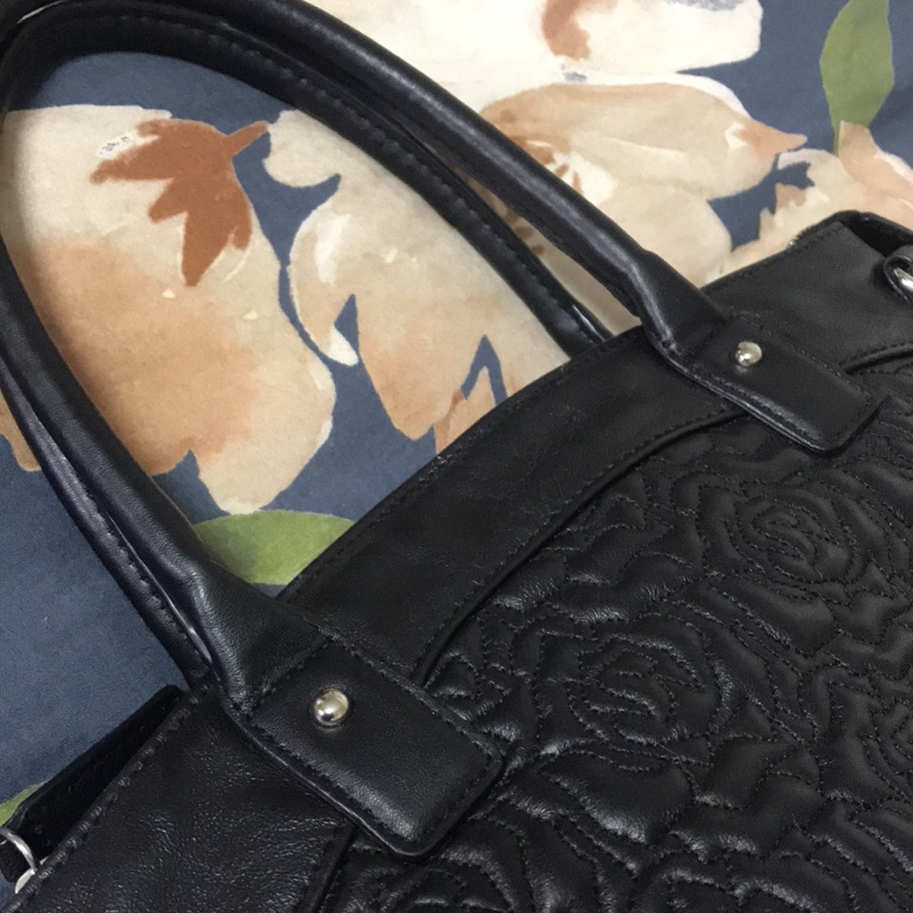 Gun Tote’n Mama Black Embossed shoulder Purse - Picture 11 of 17